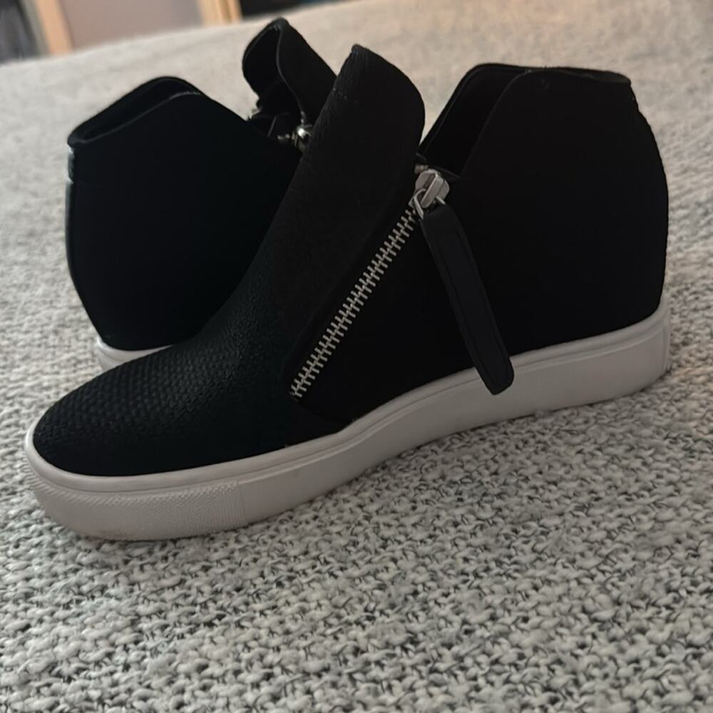 Steve Madden Black Women's Platform Side Zip Booties - Picture 4 of 5